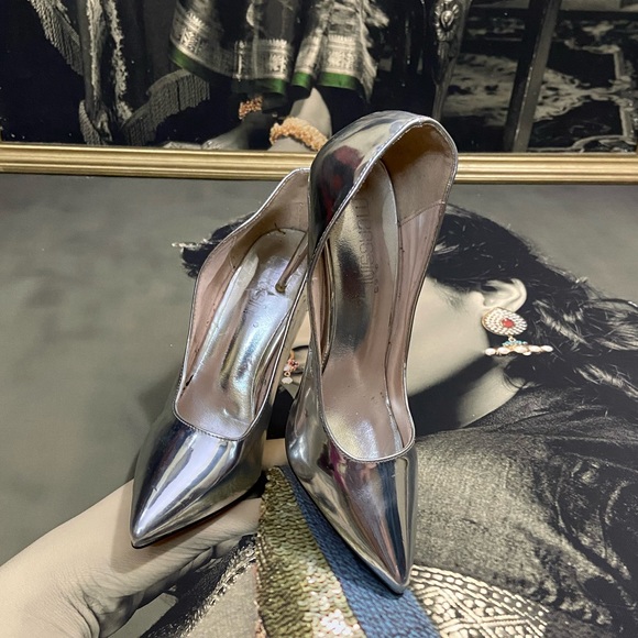 Heels.Size - 240 Measurement shown in the picture in CMS - Picture 7 of 16